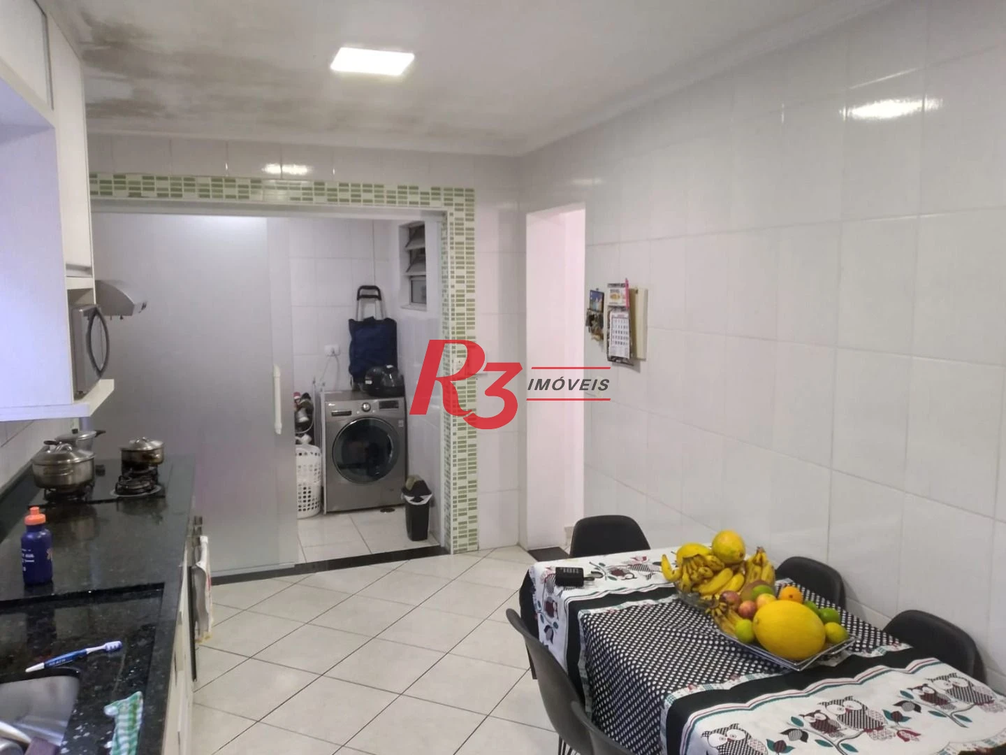 Casa triplex de 3 quartos à venda na Vila Voturuá.