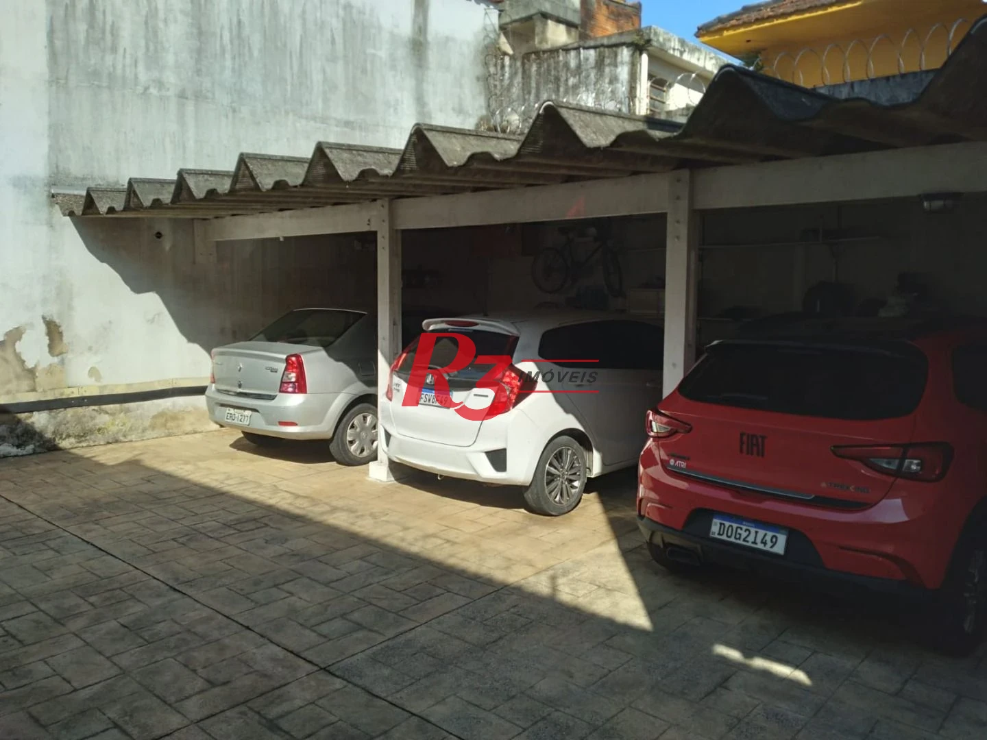 Casa triplex de 3 quartos à venda na Vila Voturuá.