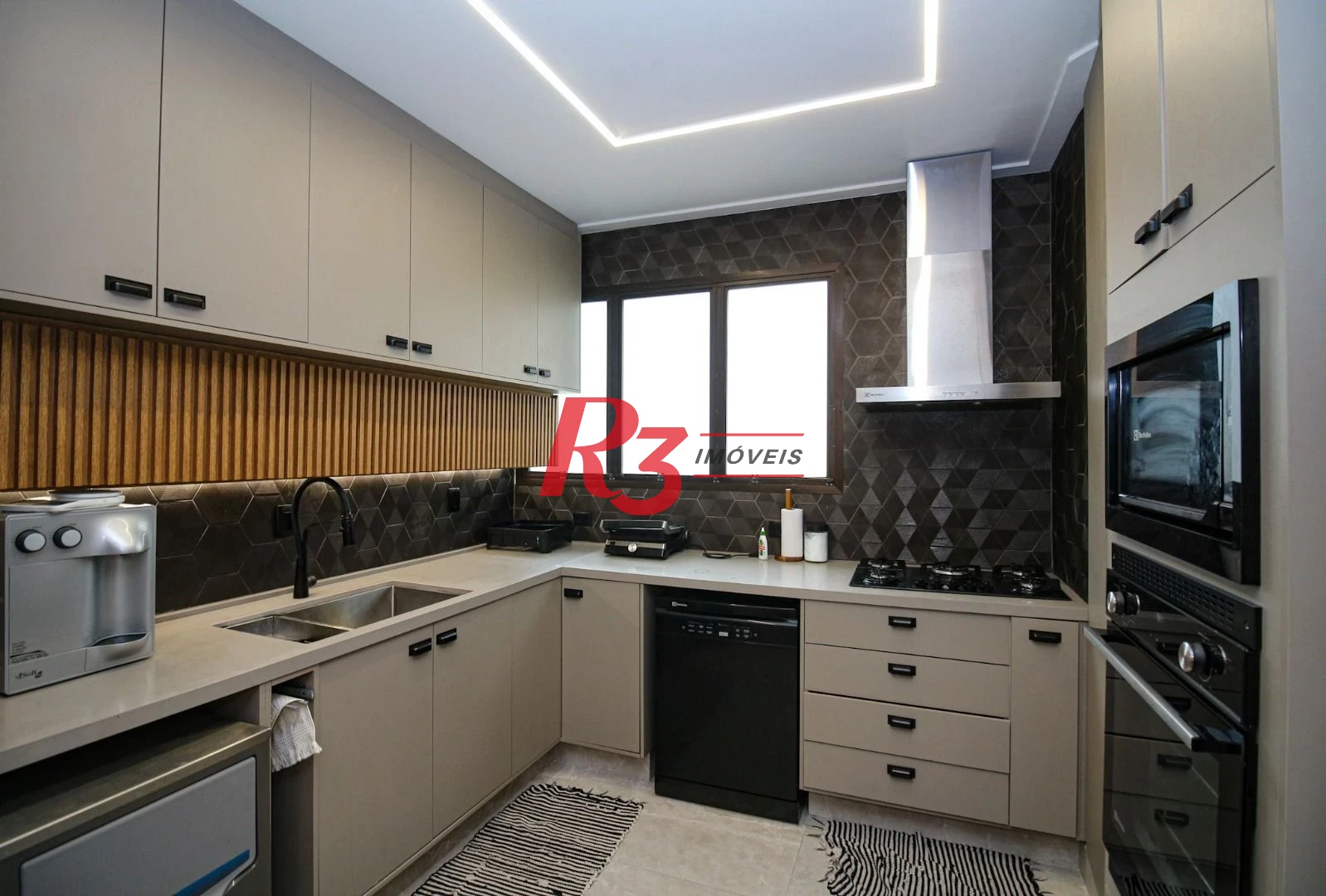 Cobertura com 4 dormitórios à venda, 377 m² por R$ 5.360.000,00 - Gonzaga - Santos/SP