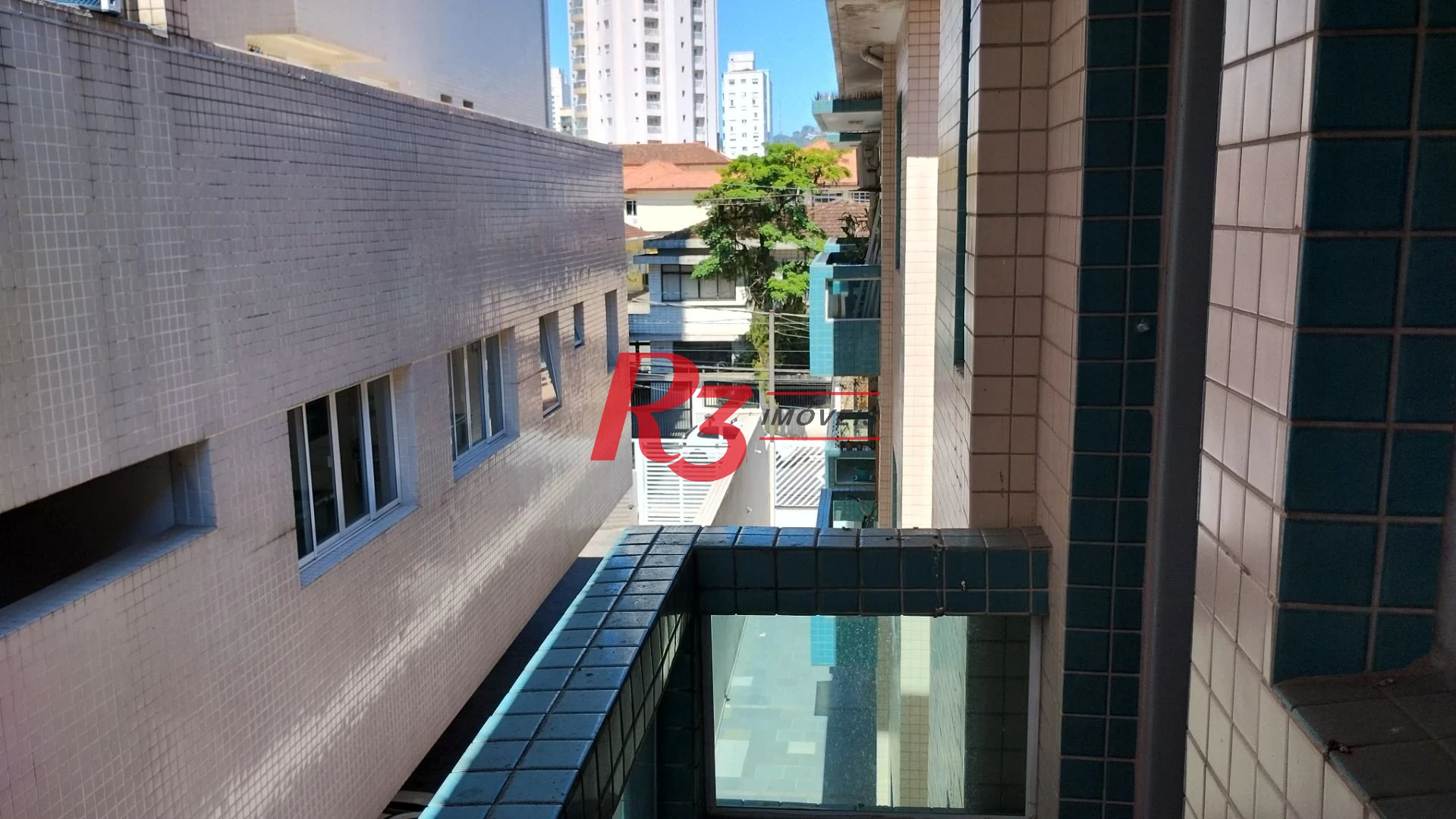 Apartamento com 2 dormitórios à venda, 76 m² por R$ 352.000,00 - Gonzaga - Santos/SP