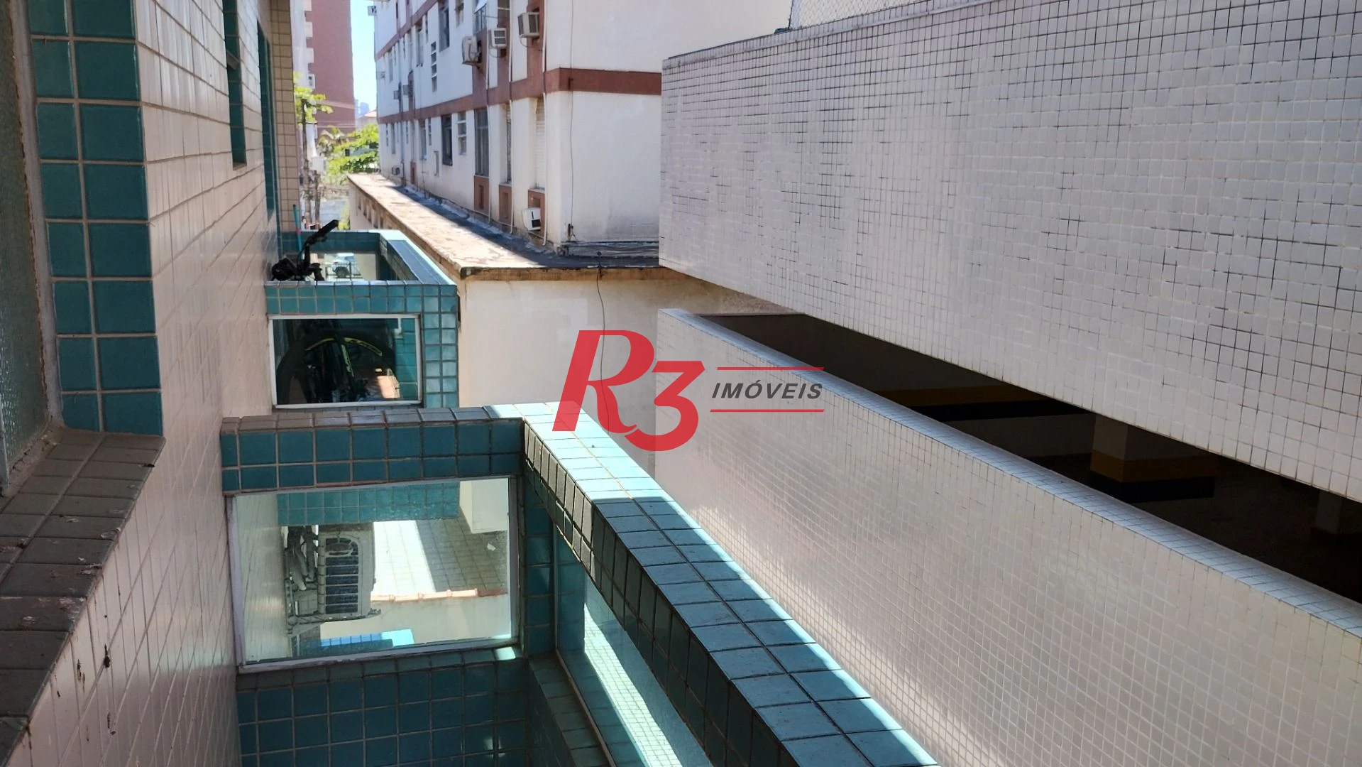 Apartamento com 2 dormitórios à venda, 76 m² por R$ 352.000,00 - Gonzaga - Santos/SP