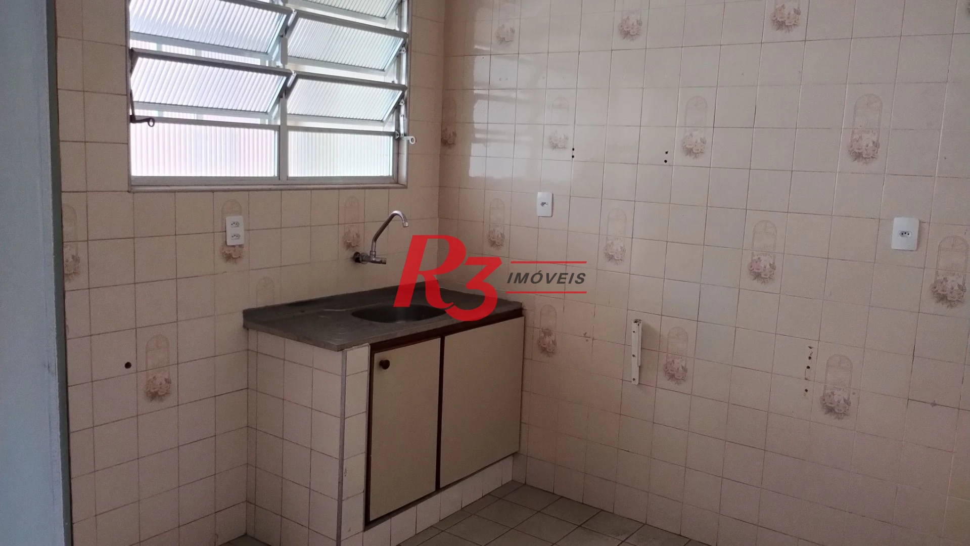 Apartamento com 2 dormitórios à venda, 76 m² por R$ 352.000,00 - Gonzaga - Santos/SP
