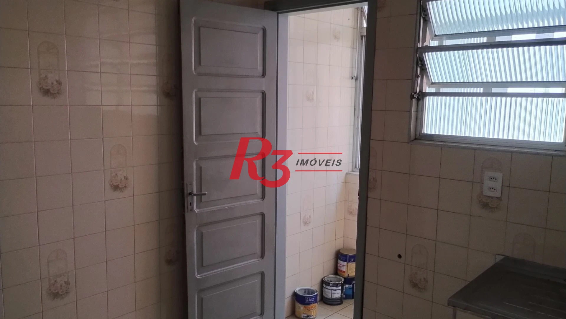 Apartamento com 2 dormitórios à venda, 76 m² por R$ 352.000,00 - Gonzaga - Santos/SP
