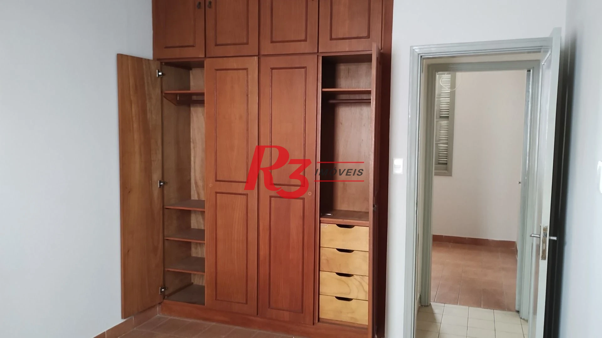 Apartamento com 2 dormitórios à venda, 76 m² por R$ 352.000,00 - Gonzaga - Santos/SP