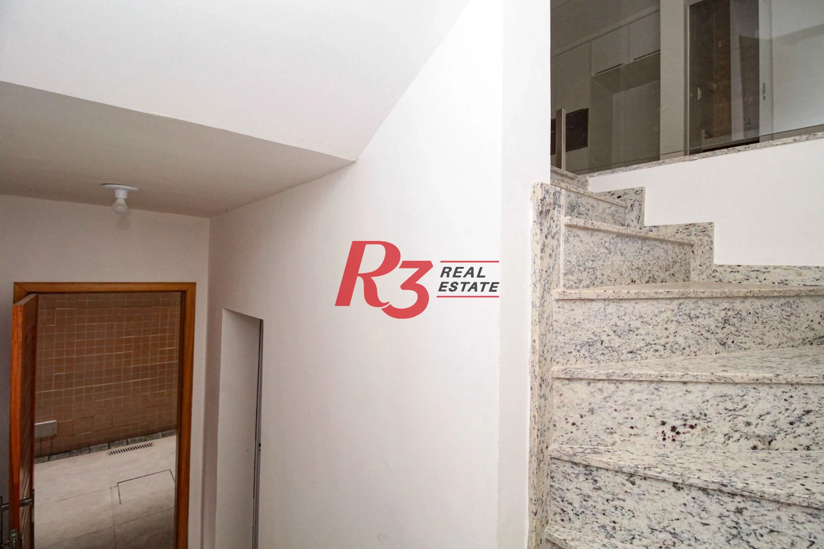 Sobrado com 2 dormitórios à venda, 103 m² por R$ 690.000 - Campo Grande - Santos/SP
