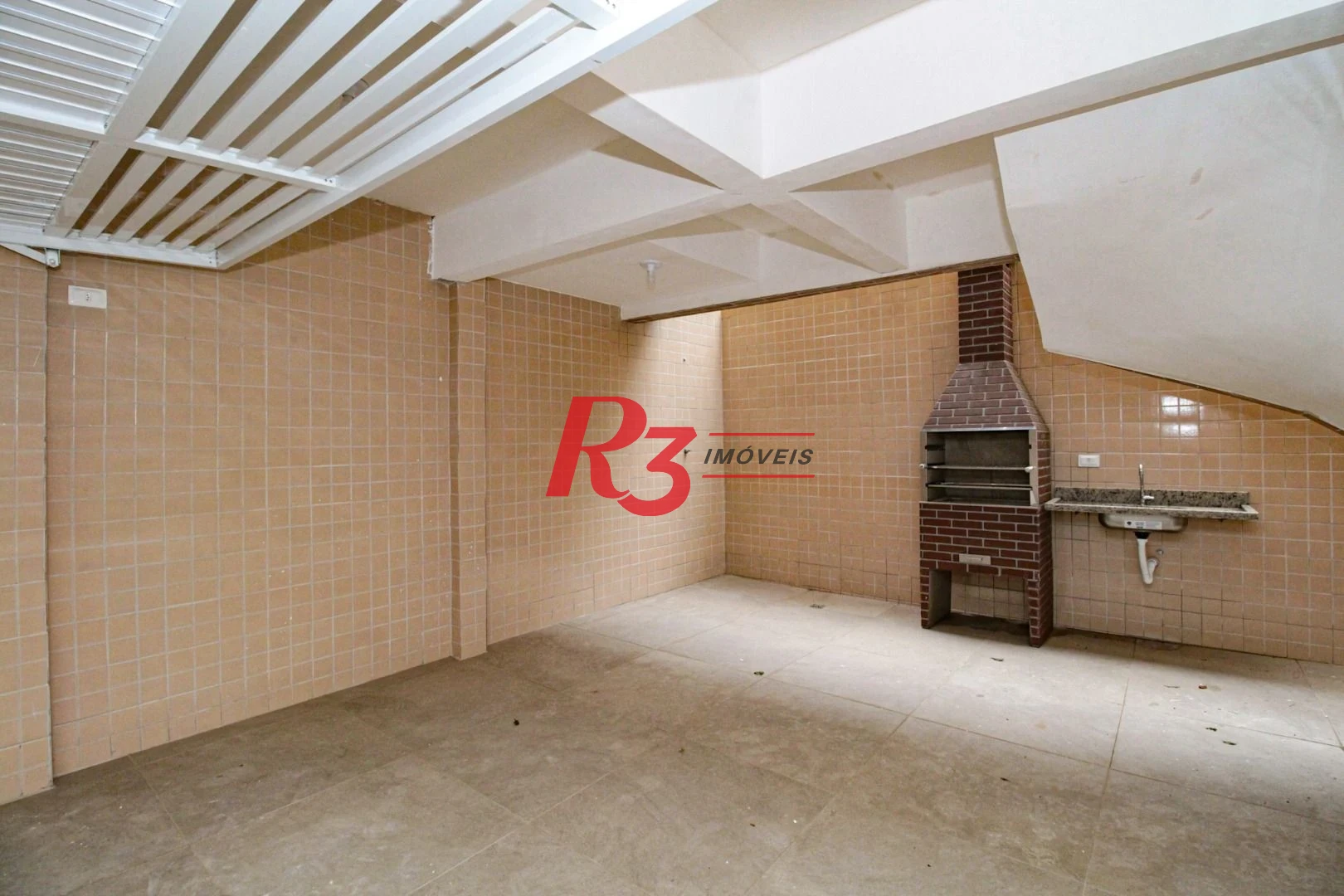 Sobrado com 2 dormitórios à venda, 103 m² por R$ 690.000 - Campo Grande - Santos/SP