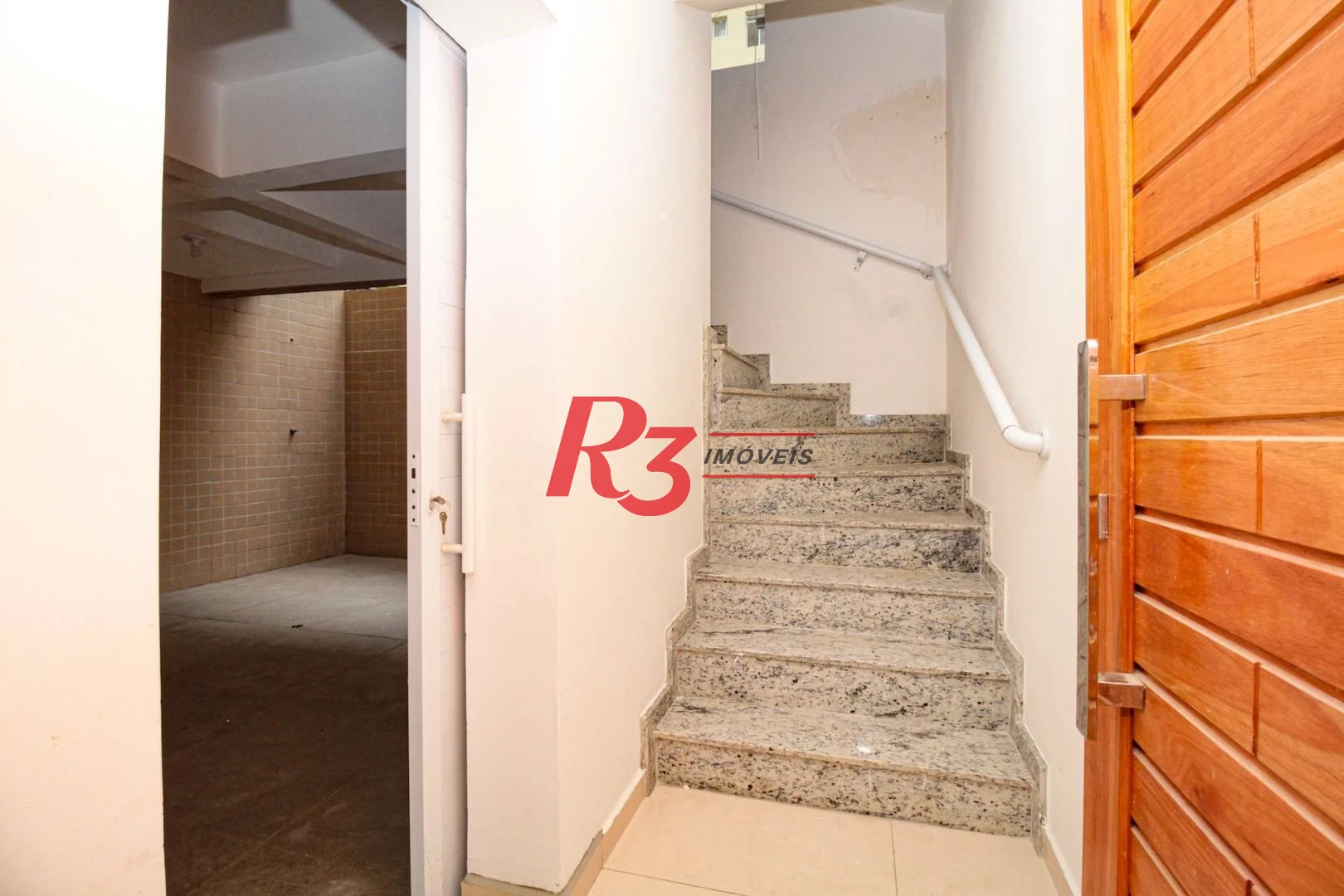 Sobrado com 2 dormitórios à venda, 103 m² por R$ 690.000 - Campo Grande - Santos/SP