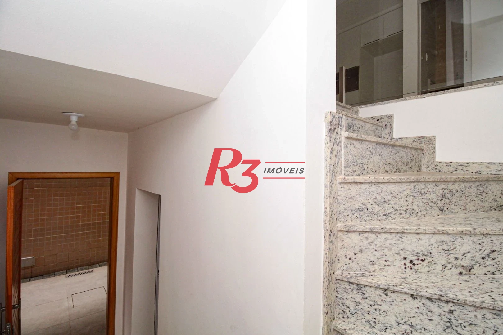 Sobrado com 2 dormitórios à venda, 103 m² por R$ 690.000 - Campo Grande - Santos/SP