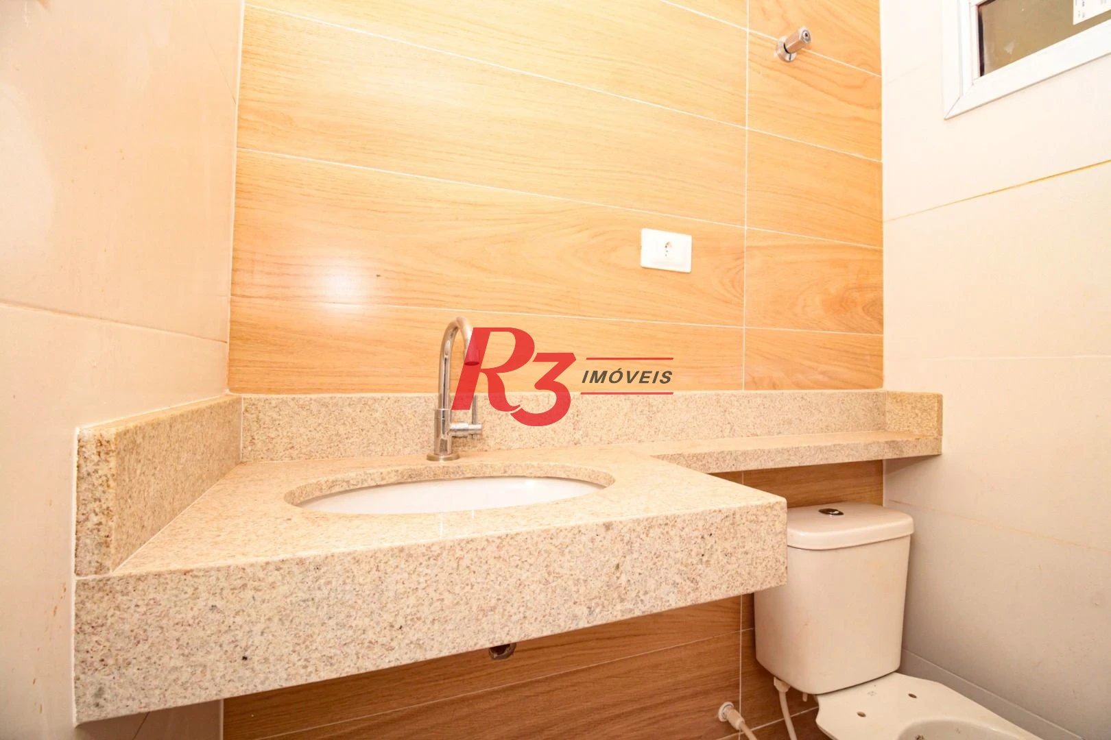Sobrado com 2 dormitórios à venda, 103 m² por R$ 690.000 - Campo Grande - Santos/SP
