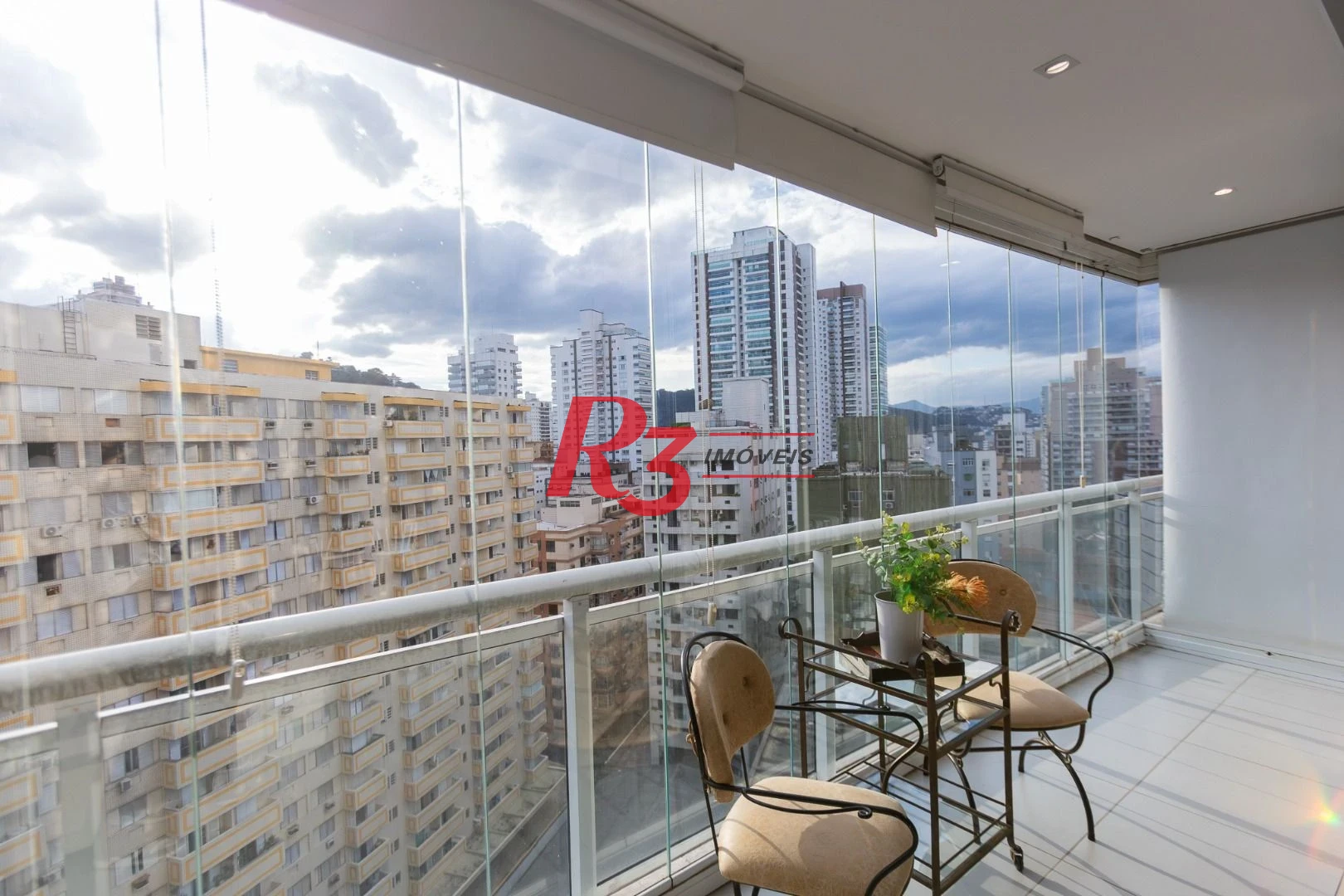 Apartamento para alugar, 54 m² por R$ 5.900,00/mês - Pompéia - Santos/SP