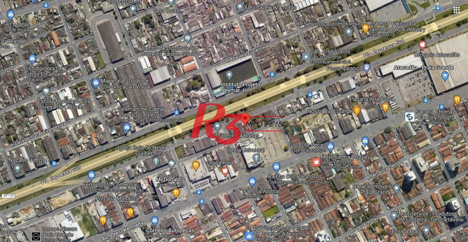 Galpão com 200m² de área, portão automático e excelente localização