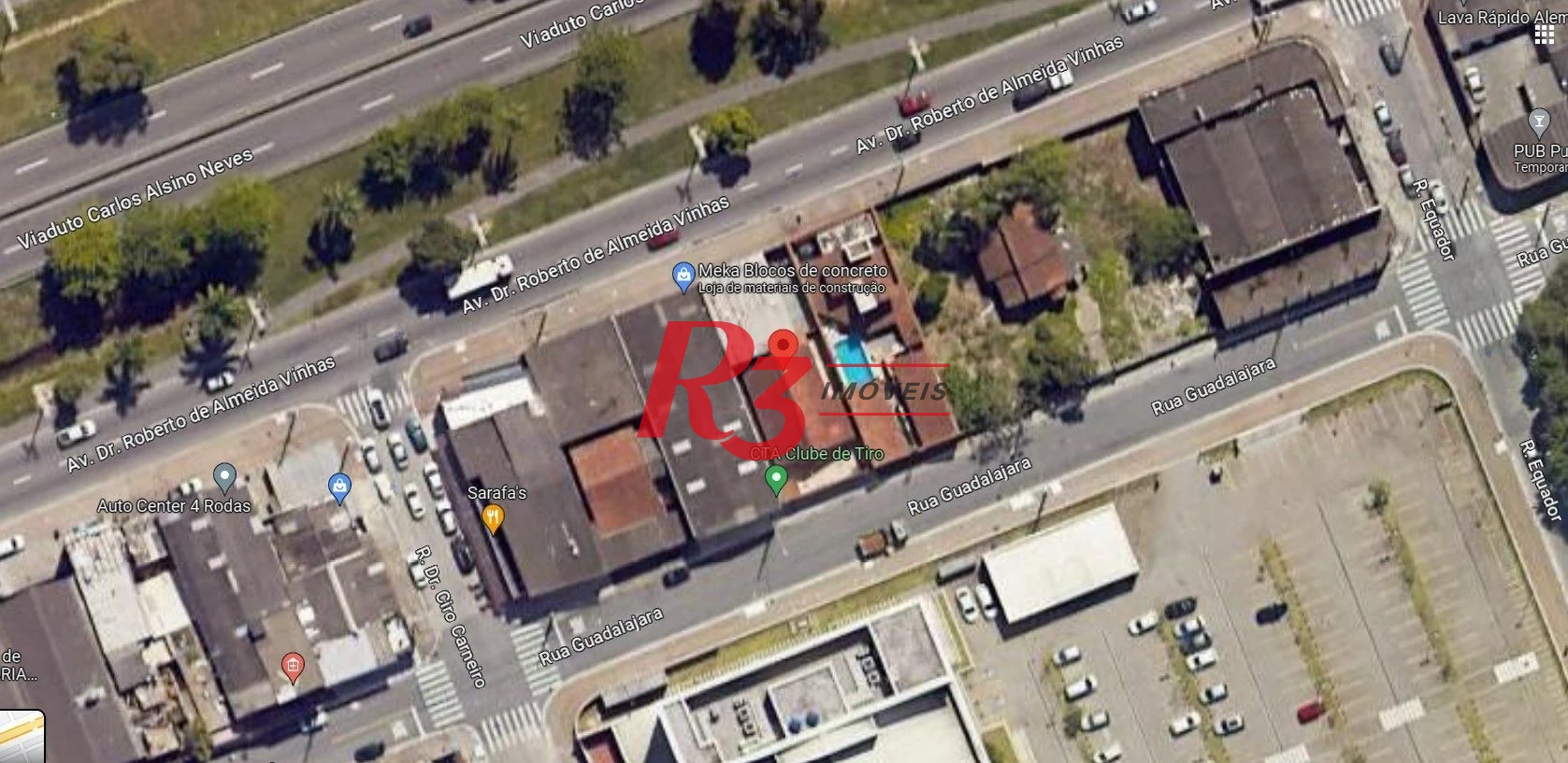 Galpão com 200m² de área, portão automático e excelente localização