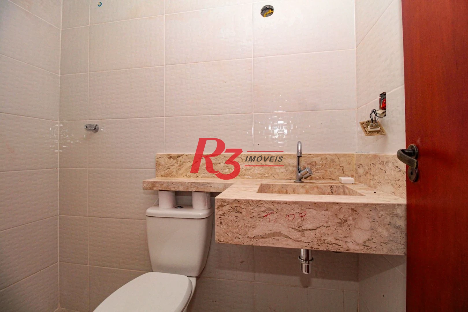 Casa com 3 dormitórios à venda, 110 m² por R$ 870.000,00 - Encruzilhada - Santos/SP