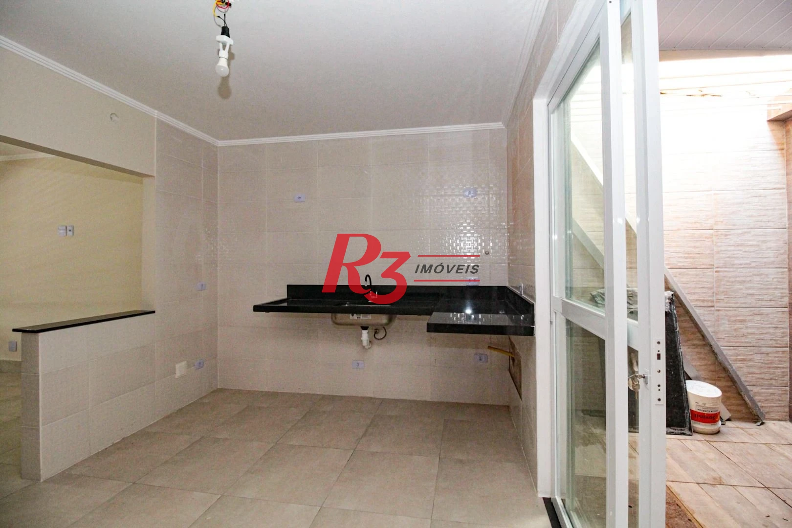 Casa com 3 dormitórios à venda, 110 m² por R$ 870.000,00 - Encruzilhada - Santos/SP