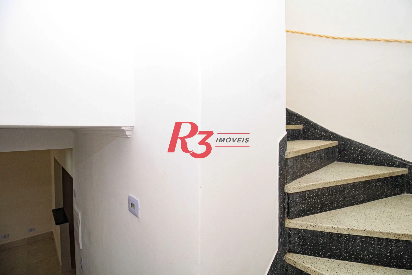 Casa com 3 dormitórios à venda, 110 m² por R$ 870.000,00 - Encruzilhada - Santos/SP