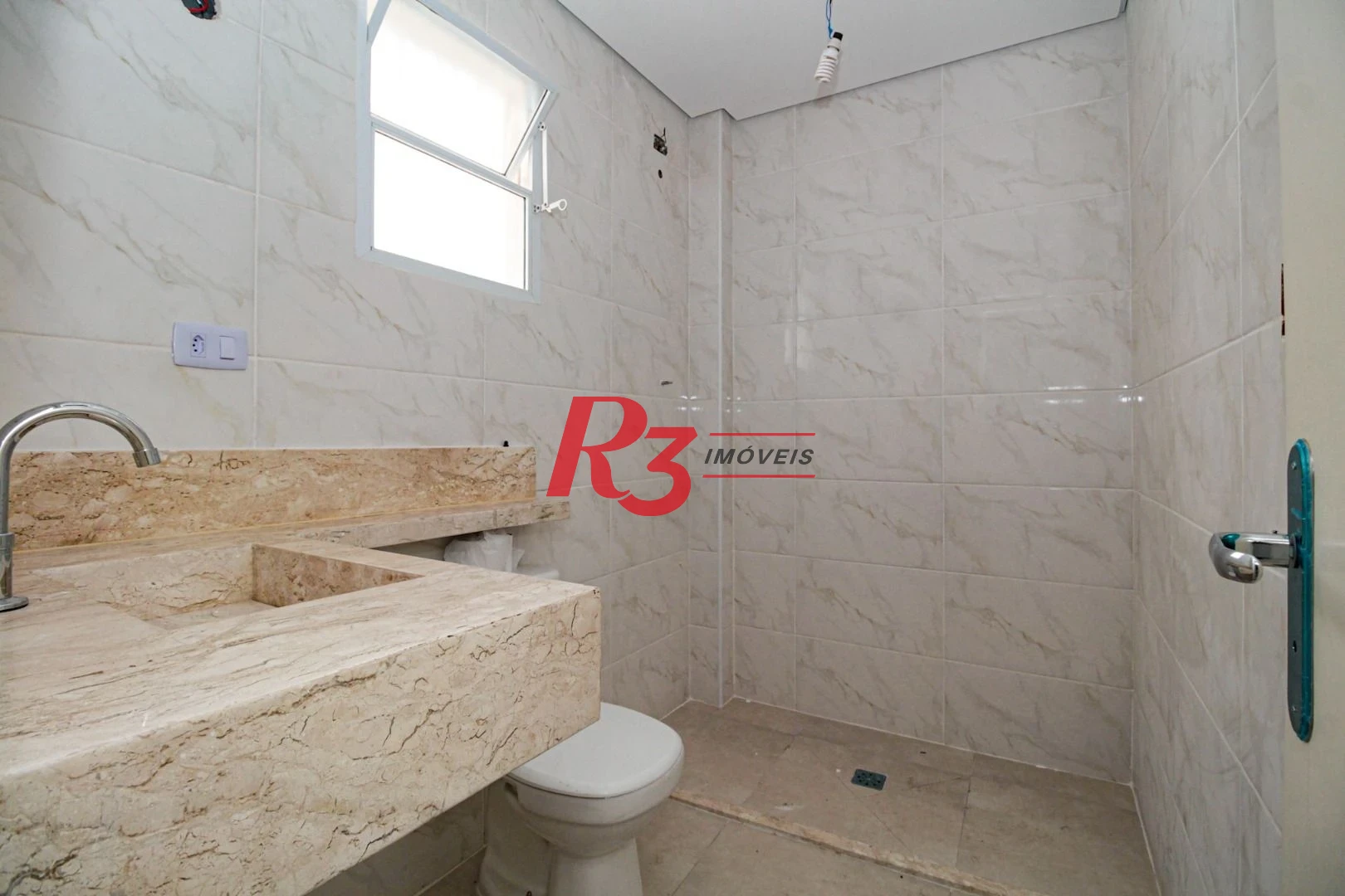 Casa com 3 dormitórios à venda, 110 m² por R$ 870.000,00 - Encruzilhada - Santos/SP