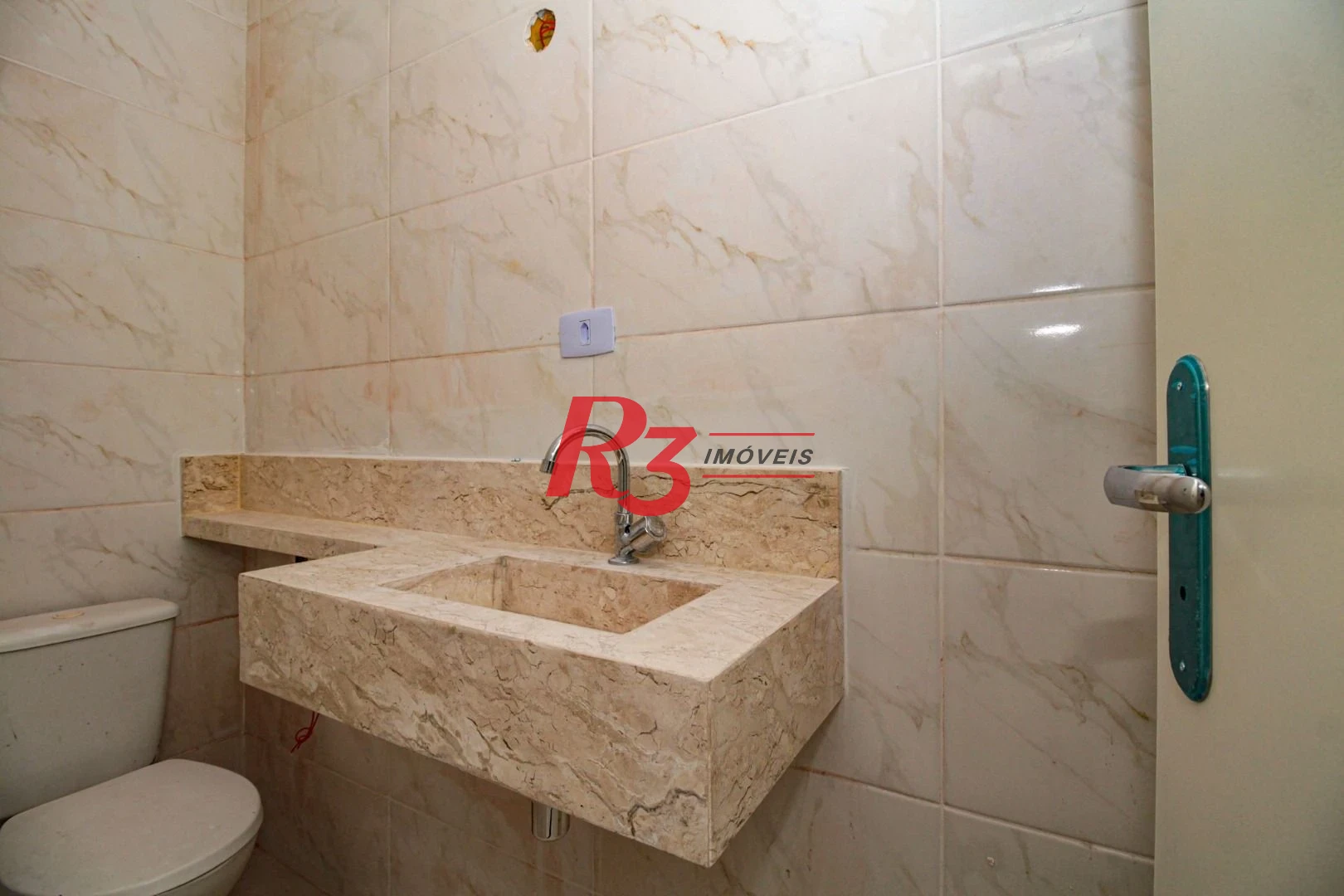 Casa com 3 dormitórios à venda, 110 m² por R$ 870.000,00 - Encruzilhada - Santos/SP