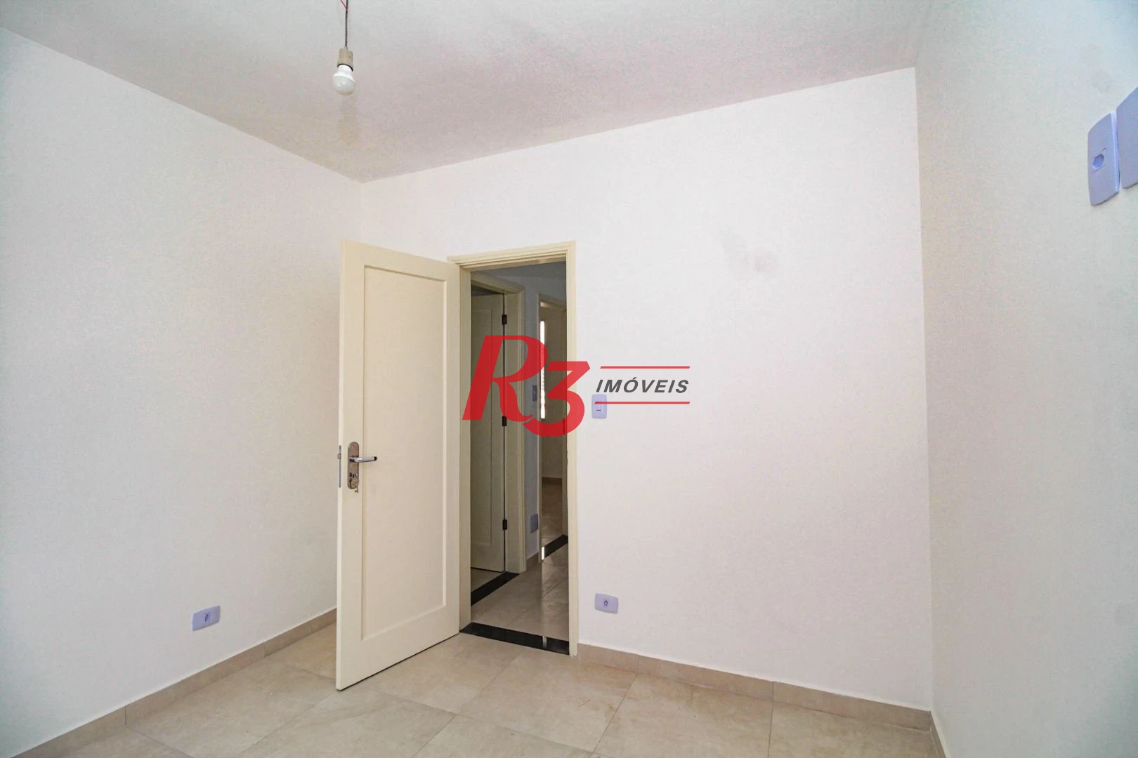 Casa com 3 dormitórios à venda, 110 m² por R$ 870.000,00 - Encruzilhada - Santos/SP