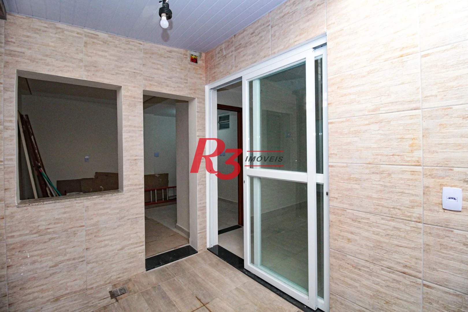 Casa com 3 dormitórios à venda, 110 m² por R$ 870.000,00 - Encruzilhada - Santos/SP
