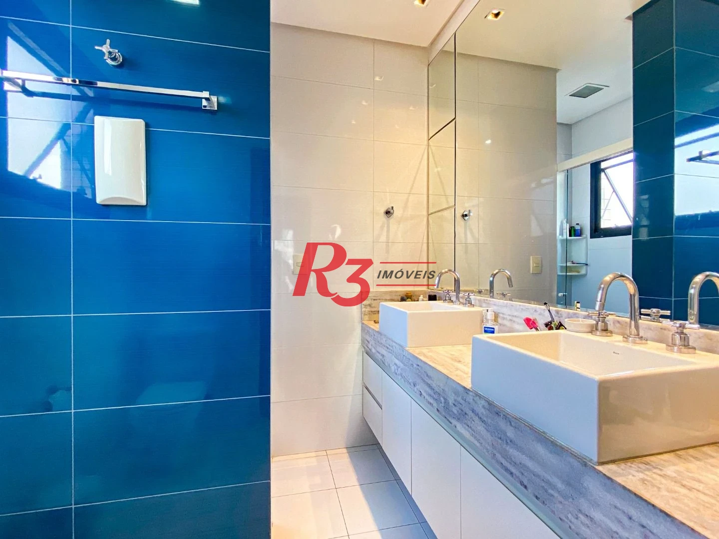 Cobertura com 1 dormitório à venda, 197 m² por R$ 1.500.000,00 - Gonzaga - Santos/SP