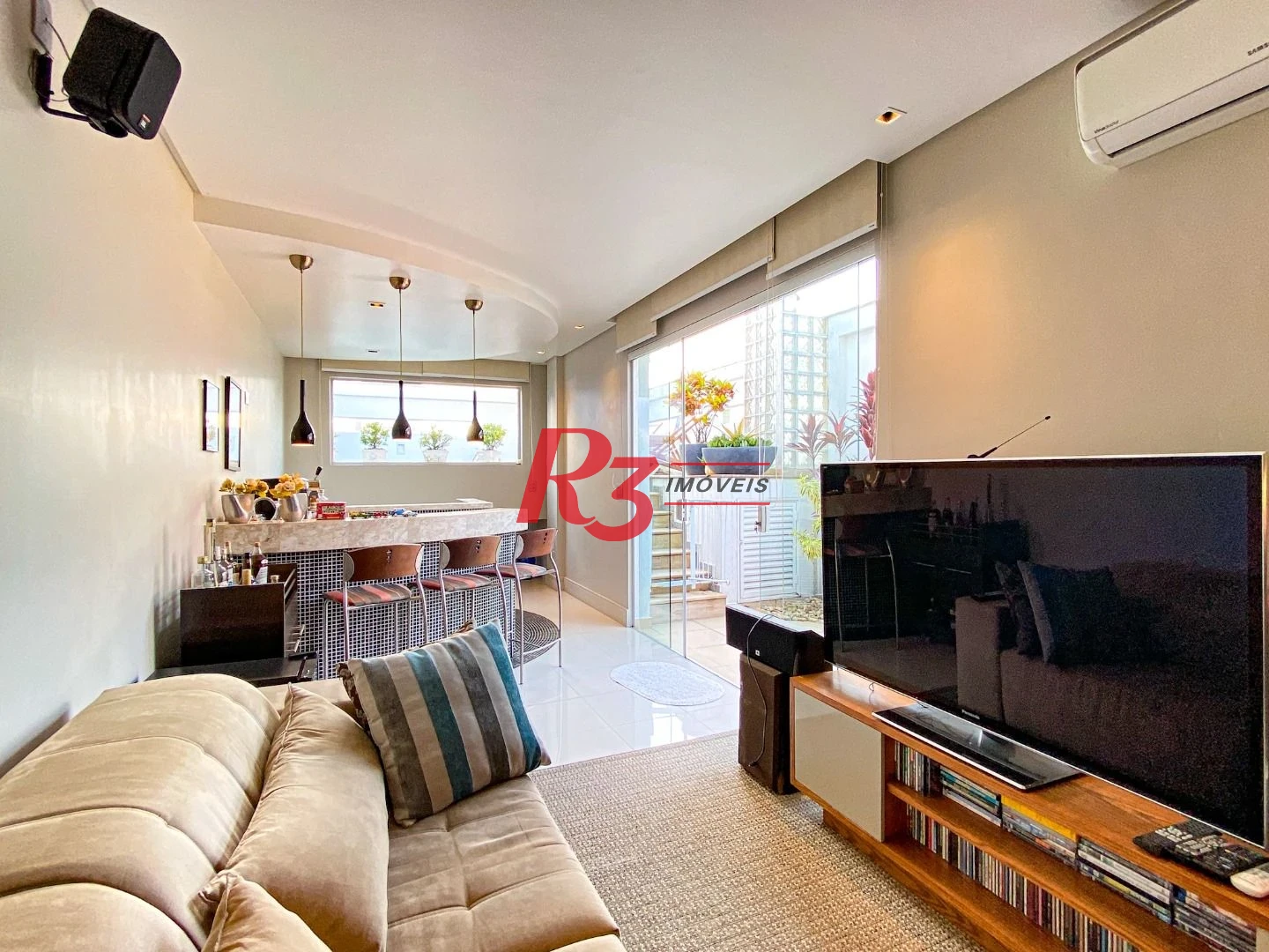 Cobertura com 1 dormitório à venda, 197 m² por R$ 1.500.000,00 - Gonzaga - Santos/SP