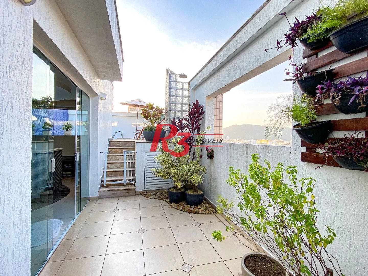 Cobertura com 1 dormitório à venda, 197 m² por R$ 1.500.000,00 - Gonzaga - Santos/SP
