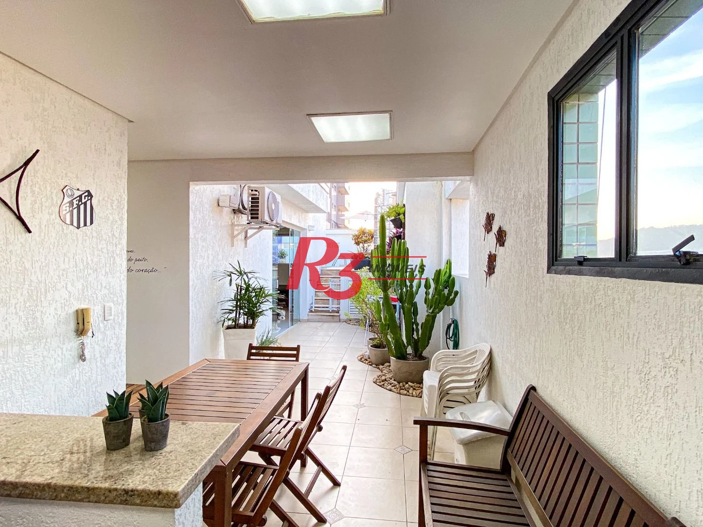 Cobertura com 1 dormitório à venda, 197 m² por R$ 1.500.000,00 - Gonzaga - Santos/SP
