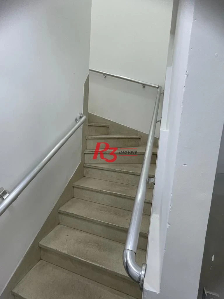 ALUGA-SE CASA COM 10 VAGA 8 SALAS TUDO REFORMADO EXCELENTE OPORTUNIDADE S