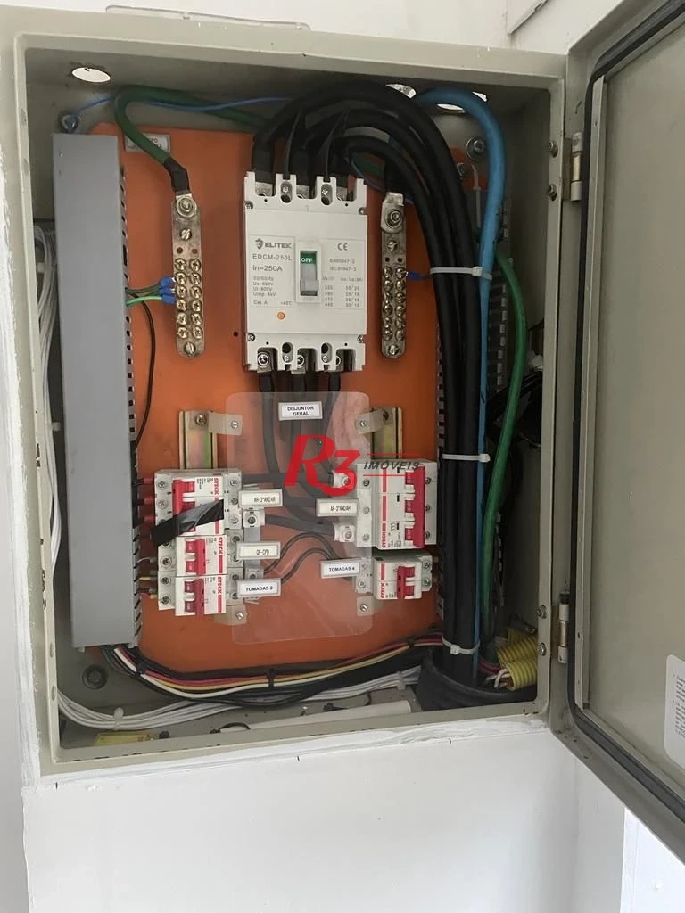 ALUGA-SE CASA COM 10 VAGA 8 SALAS TUDO REFORMADO EXCELENTE OPORTUNIDADE S