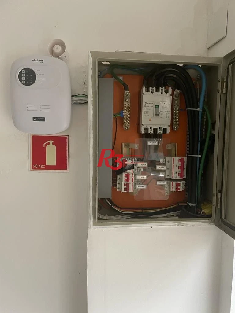 ALUGA-SE CASA COM 10 VAGA 8 SALAS TUDO REFORMADO EXCELENTE OPORTUNIDADE S