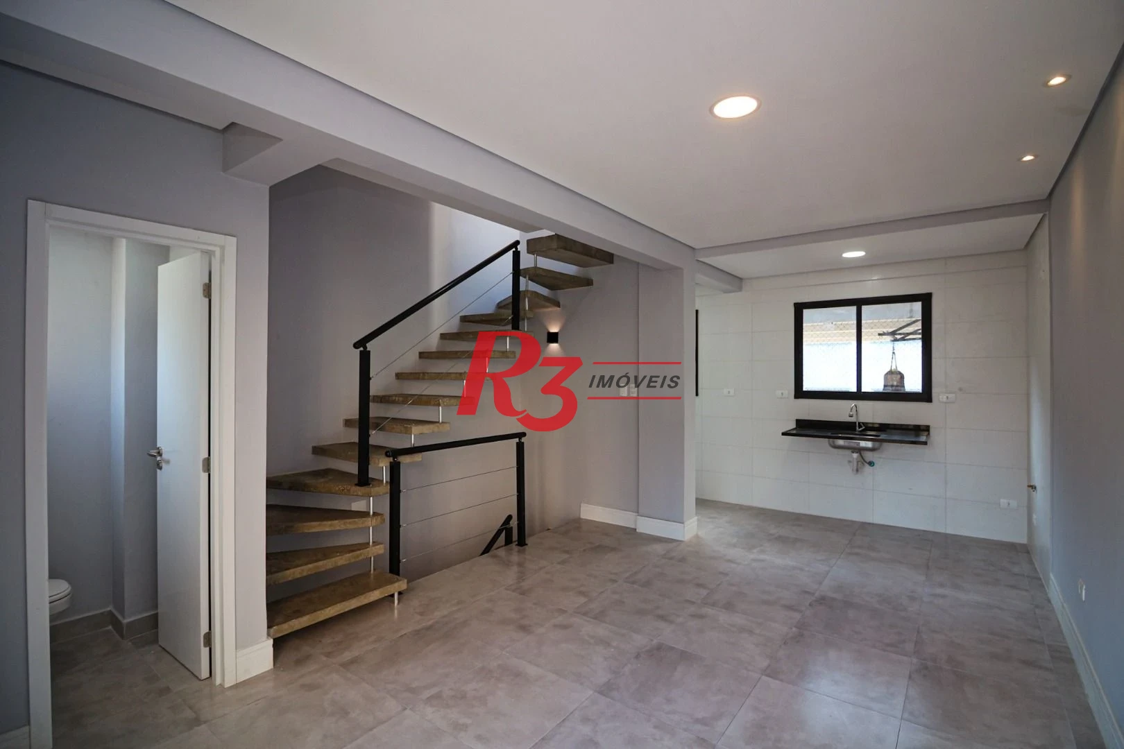 Sobrado com 2 dormitórios à venda, 92 m² por R$ 550.000,00 - Marapé - Santos/SP