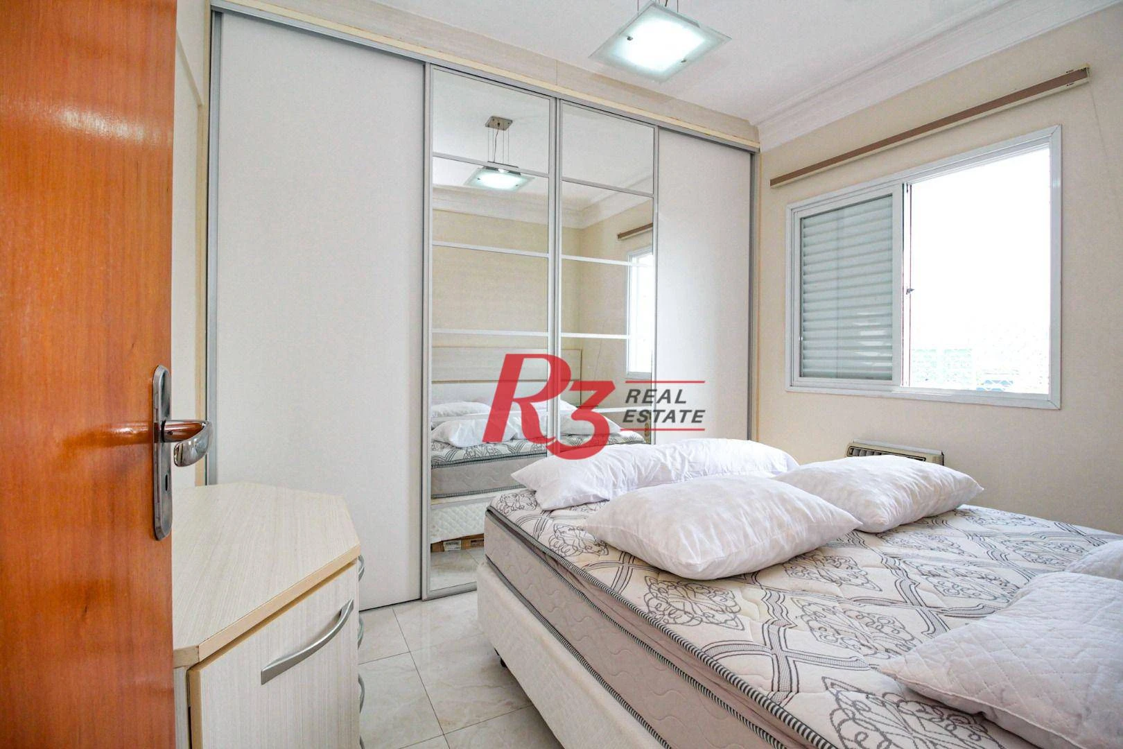 Apartamento com 2 dormitórios à venda, 70 m² por R$ 830.000,00 - Encruzilhada - Santos/SP