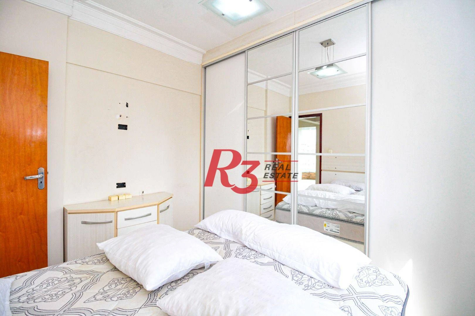 Apartamento com 2 dormitórios à venda, 70 m² por R$ 830.000,00 - Encruzilhada - Santos/SP