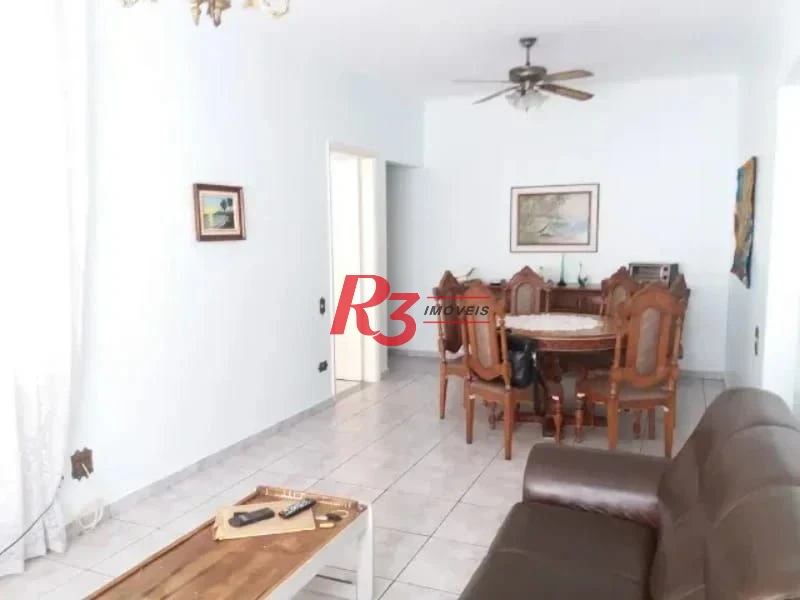 Apartamento de 2 quartos à venda em frente à  praia.