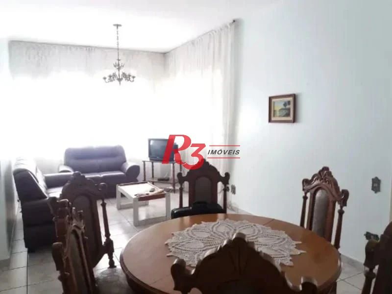Apartamento de 2 quartos à venda em frente à  praia.