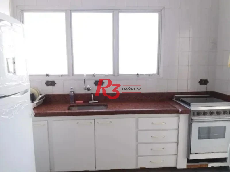 Apartamento de 2 quartos à venda em frente à  praia.
