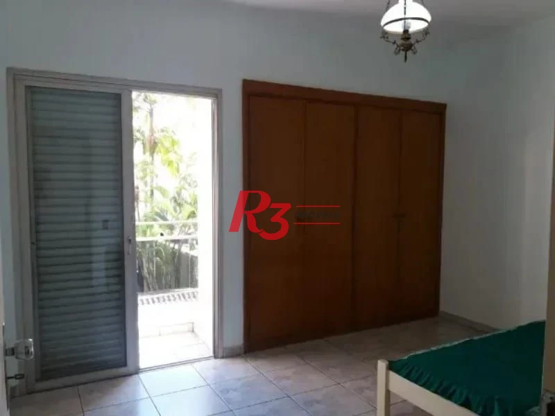 Apartamento de 2 quartos à venda em frente à  praia.