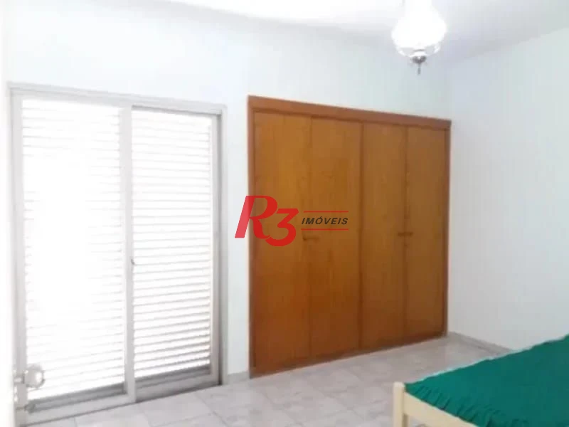 Apartamento de 2 quartos à venda em frente à  praia.