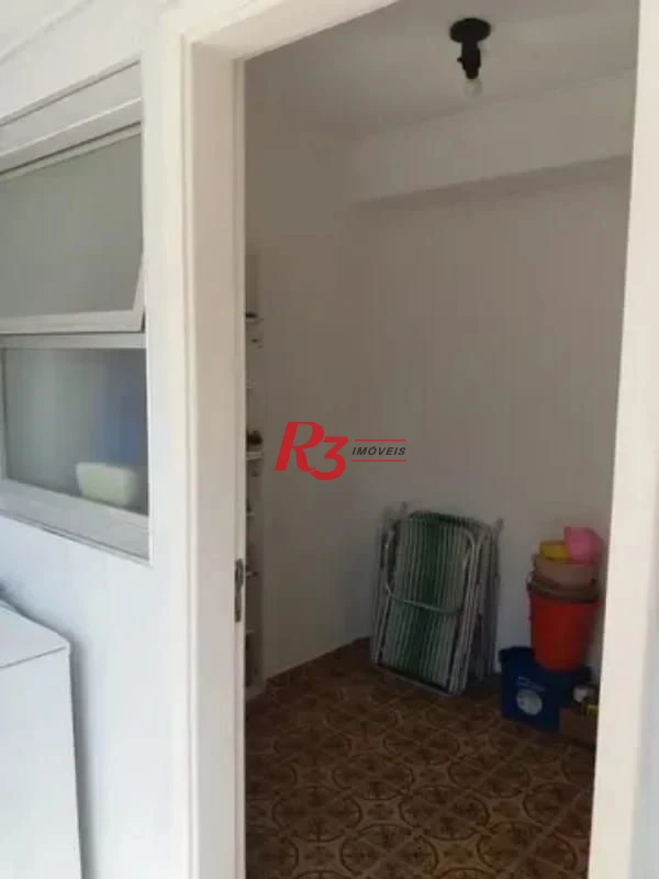 Apartamento de 2 quartos à venda em frente à  praia.