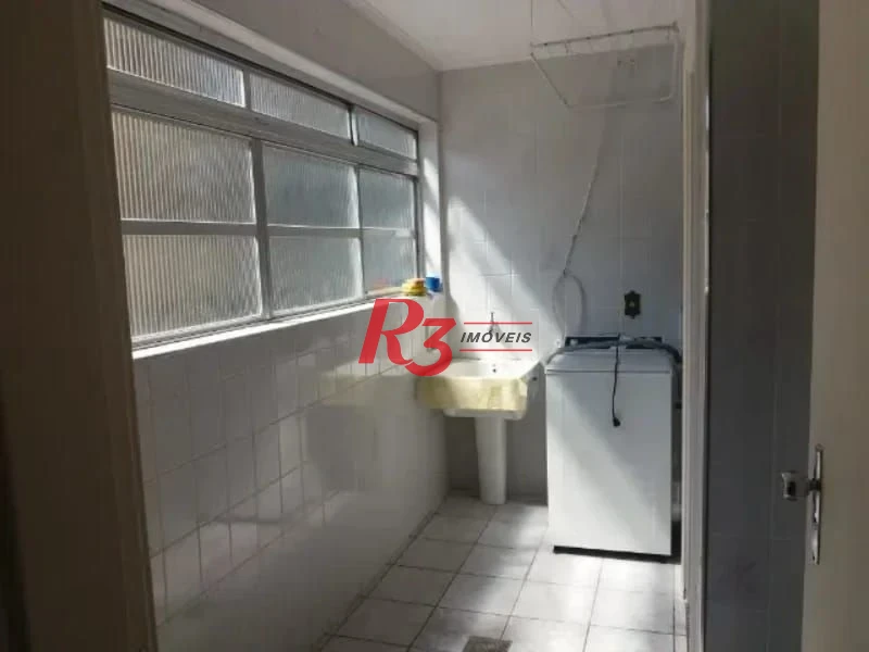 Apartamento de 2 quartos à venda em frente à  praia.
