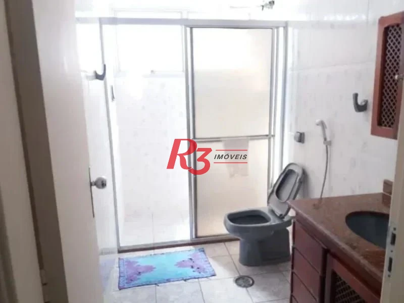 Apartamento de 2 quartos à venda em frente à  praia.