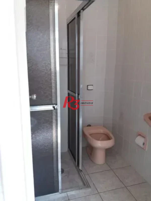Apartamento de 2 quartos à venda em frente à  praia.