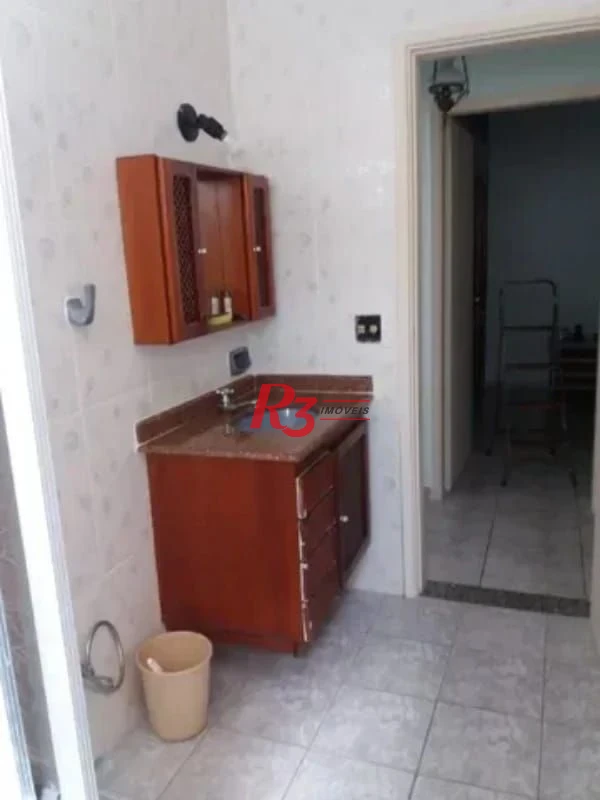 Apartamento de 2 quartos à venda em frente à  praia.