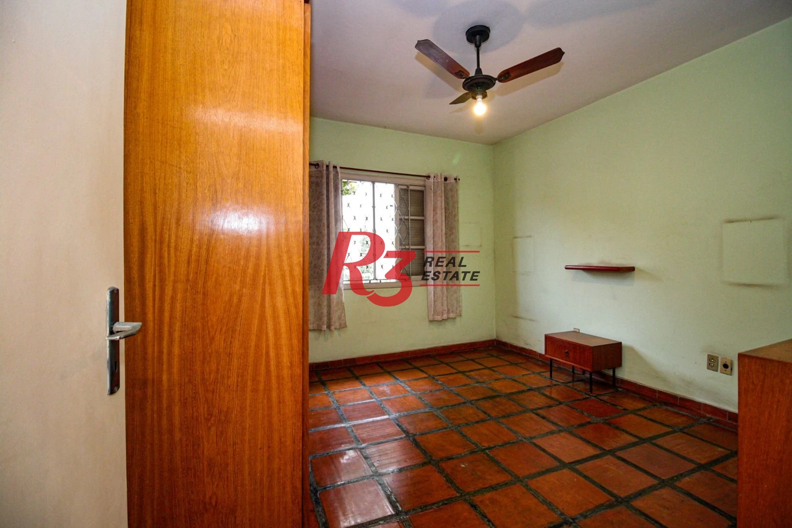 Sobrado com 4 dormitórios à venda, 261 m² por R$ 905.000,00 - Encruzilhada - Santos/SP