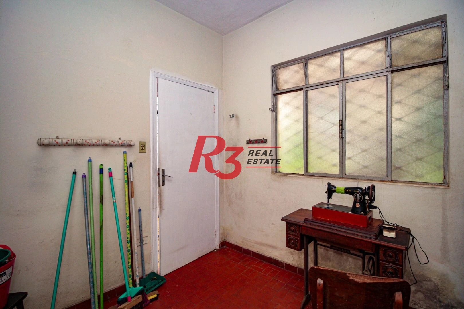 Sobrado com 4 dormitórios à venda, 261 m² por R$ 905.000,00 - Encruzilhada - Santos/SP
