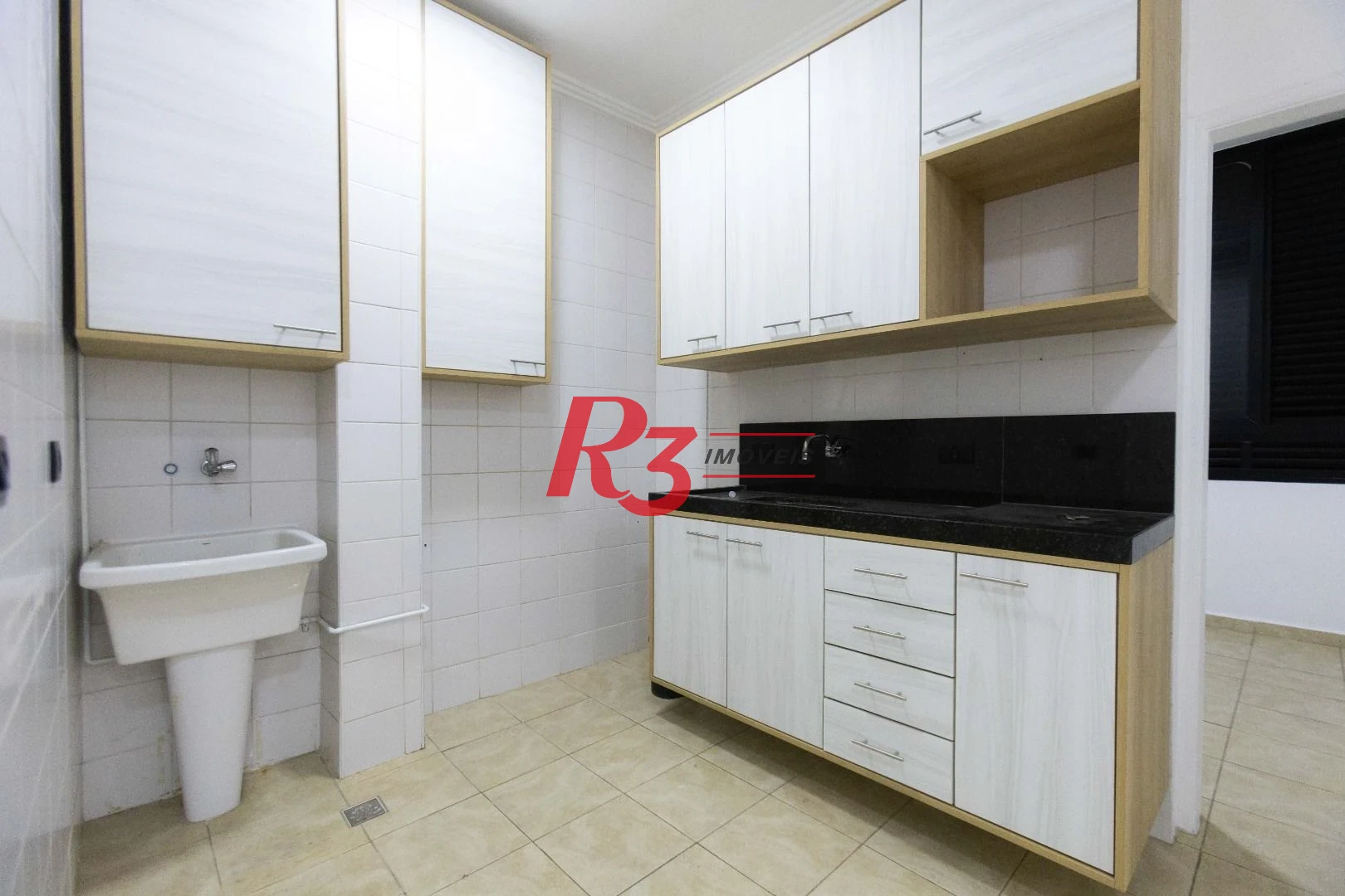 Apartamento com 2 dormitórios para alugar, 70 m² por R$ 3.380,02/mês - Gonzaga - Santos/SP
