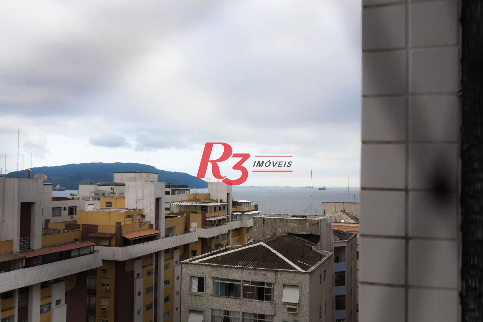 Apartamento com 2 dormitórios para alugar, 70 m² por R$ 3.380,02/mês - Gonzaga - Santos/SP