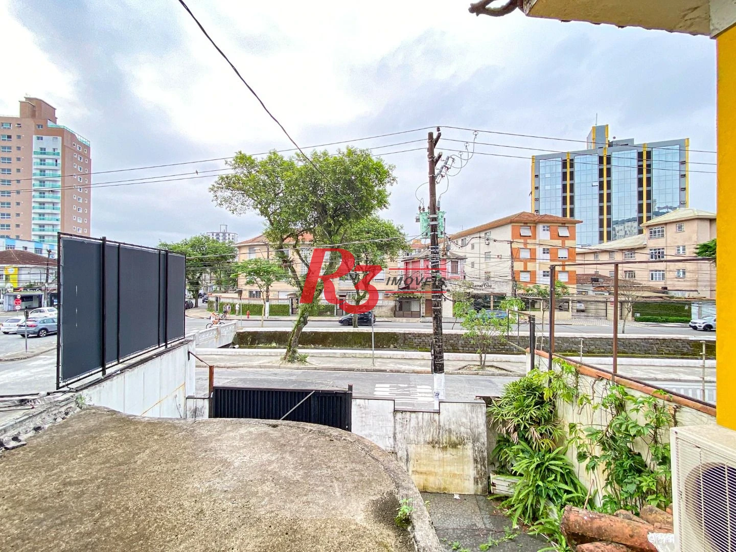 Sobrado com 3 dormitórios à venda, 300 m² por R$ 1.280.000,00 - Embaré - Santos/SP