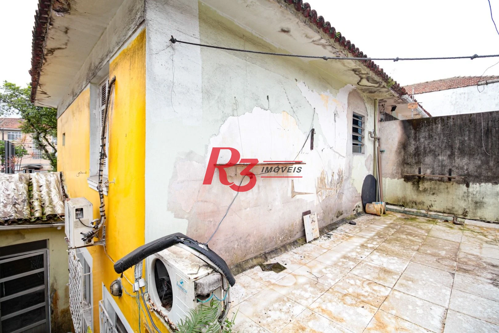 Sobrado com 3 dormitórios à venda, 300 m² por R$ 1.280.000,00 - Embaré - Santos/SP