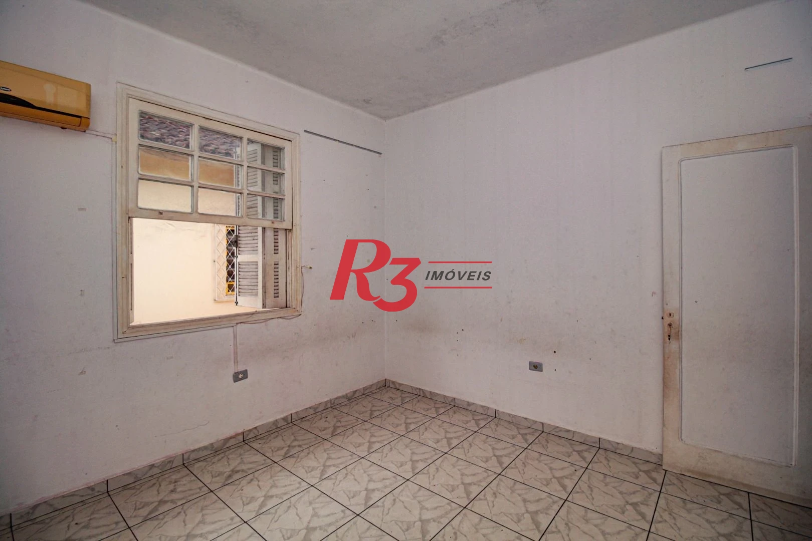 Sobrado com 3 dormitórios à venda, 300 m² por R$ 1.280.000,00 - Embaré - Santos/SP